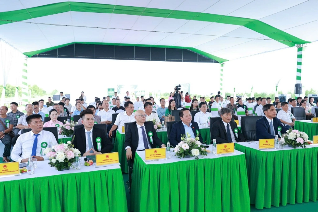 Quang Ninh: Groundbreaking of VB Quang Yen Industrial Park spanning nearly 408 hectares, with an investment of 3,740 billion VND 3 z8198768518522 6b85cc6e93b0a61e0fe375c3066ed972 120260827145952